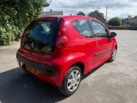 Used Peugeot 107 68 HP (50 kW) 2010 Red Hatchback