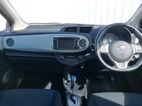 Second-hand Toyota Yaris Hybrid 101 CP (74 kW) 2014 Negru Hatchback