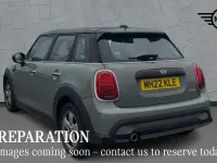 Usado Mini Cooper Classic 134 HP (98 kW) 2022 Cinzento Citadino