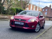 Begagnad Ford Focus Titanium 115 HK (84 kW) 2013 Röd Halvkombi