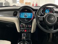 Begagnad Mini Cooper Exclusive 136 HK (100 kW) 2022 Svart Halvkombi