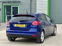 Begagnad Ford Focus Zetec 2017 Blå Halvkombi