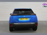 Usado Peugeot e-2008 Allure+ 100 kW (136 CV) 2023 Azul SUV