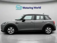 Usado Mini Cooper Classic 136 HP (100 kW) 2022 Cinzento Citadino