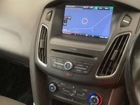 Used Ford Focus Zetec 125 HP (91 kW) 2016 Red Hatchback