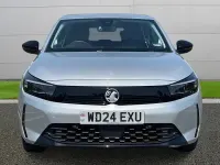 Usado Vauxhall Corsa Design Edition 75 HP (55 kW) 2024 Prateado Citadino