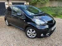 Usado Toyota Aygo 67 HP (49 kW) 2012 Preto Citadino