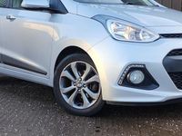 Usado Hyundai i10 Premium SE 87 HP (63 kW) 2016 Prateado Citadino