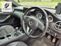 Used Mercedes A180 109 HP (80 kW) 2014 Red Hatchback