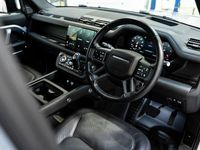 Usado Land Rover Defender HSE Dynamic 300 CV (220 kW) 2024 Plateado Familiar