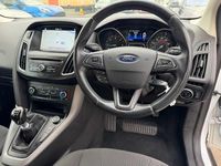 Used Ford Focus Zetec 120 HP (88 kW) 2017 White Hatchback