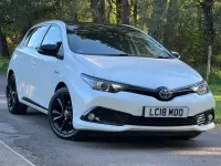 Używany Toyota Auris Hybrid Design 2018 Biały Hatchback