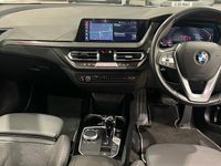 Used BMW 118 Sport Line 134 HP (98 kW) 2022 White Hatchback