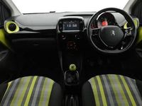 Used Peugeot 108 Collection 72 HP (52 kW) 2019 Green Hatchback