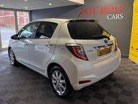 Used Toyota Yaris Hybrid Plus 101 HP (74 kW) 2014 White Hatchback
