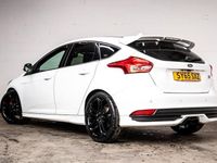 Used Ford Focus ST 250 HP (183 kW) 2015 White Hatchback