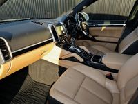 Used Porsche Cayenne 262 HP (192 kW) 2014 White SUV