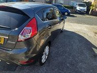 Begagnad Ford Fiesta Titanium 2017 Grå Halvkombi