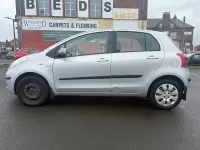 Usado Toyota Yaris T3 2006 Prateado Citadino