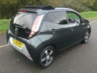 Usado Toyota Aygo X-clusiv 69 HP (50 kW) 2016 Cinzento Citadino
