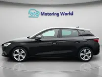 Begagnad Seat Leon FR 130 HK (95 kW) 2023 Svart Halvkombi