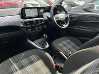 Used Hyundai i10 Premium 63 HP (46 kW) 2024 White Hatchback