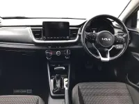 Gebraucht Kia Stonic 100 PS (73 kW) 2023 Schwarz SUV