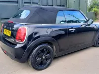 Usado Mini Cooper Cabriolet 136 HP (100 kW) 2018 Preto Cabrios