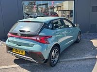Used Hyundai i20 Advanced 90 HP (66 kW) 2024 Mangrove green Hatchback