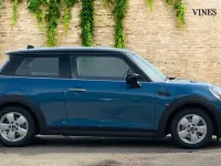 Używany Mini Cooper Classic 134 KM (98 kW) 2022 Niebieski Hatchback