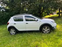 Used Dacia Sandero Lauréate 90 HP (66 kW) 2015 White Hatchback