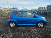 Begagnad Peugeot 107 68 HK (50 kW) 2010 Blå Halvkombi