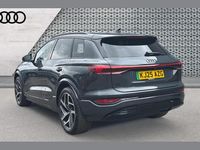 Begagnad Audi Q6 e-tron Performance 225 kW (306 HK) 2025 Grå SUV