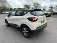 Used Renault Captur Play 90 HP (66 kW) 2019 Cream SUV