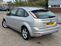 Usado Ford Focus Zetec 125 HP (91 kW) 2008 Prateado Citadino