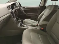 Begagnad VW e-Golf 100 kW (136 HK) 2019 Svart Halvkombi