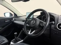 Używany Mazda 2 Inclusive 116 KM (85 kW) 2023 Czerwony Hatchback