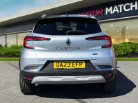 Begagnad Renault Captur Techno 2023 Grå SUV