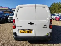 Second-hand Citroën Berlingo 100 CP (73 kW) 2023 Alb Monovolum
