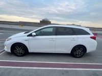 Used Toyota Auris Hybrid 2014 White Estate