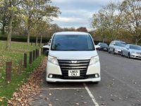 Begagnad Toyota Noah 2015 Vit Minibuss