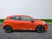 Used Renault Clio V Techno 143 HP (105 kW) 2024 Orange Hatchback