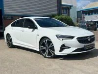 Used Vauxhall Insignia SRi 210 HP (154 kW) 2020 White Hatchback