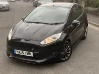 Usado Ford Fiesta Zetec 125 HP (91 kW) 2015 Preto Citadino