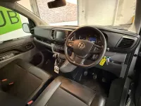 Usado Vauxhall Vivaro Edition 120 HP (88 kW) 2020 Cinzento Monovolume