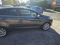 Begagnad Ford Fiesta Titanium 2017 Grå Halvkombi
