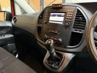 Begagnad Mercedes Vito 2017 Röd Van