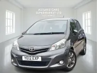 Begagnad Toyota Yaris SR 99 HK (72 kW) 2012 Grå Halvkombi