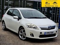 Used Toyota Auris Hybrid 136 HP (100 kW) 2011 White Hatchback