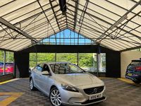 Usado Volvo V40 SE Lux 190 HP (139 kW) 2016 Prateado Citadino
